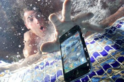 smartphone mojado