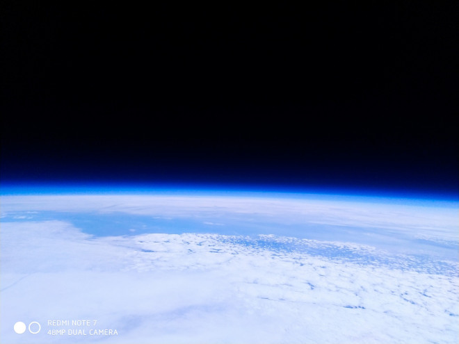 Redmi Note 7 hace una foto en el espacio y vuelve impoluto